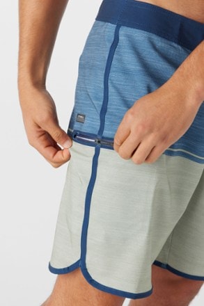 O'Neill Hyperfreak Nomad Scallop 19" Board Shorts - Men's 5