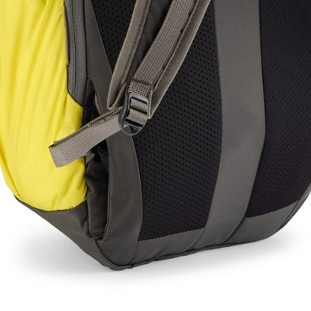 REI Co-op Flash 22 Pack Trekking pole attachments