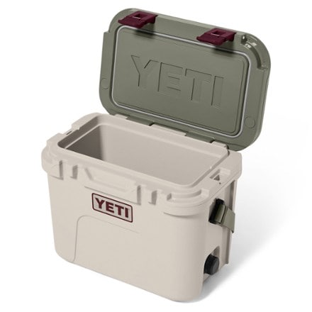 YETI Roadie 15 Hard Cooler 4