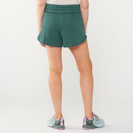 Vuori Halo Performance Shorts 2.0 - Women's 4