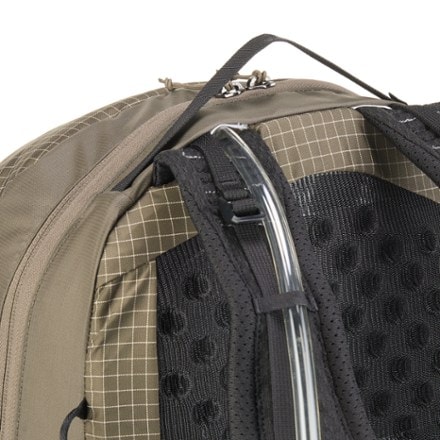 Arc'teryx Aerios 18 Pack Hydration port & tube routing
