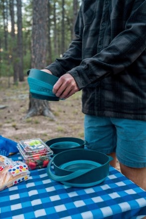 Location Image for Flat Pack Collapsible Bowls & Strainer Set