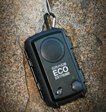 Detachable carabineer clip for hands