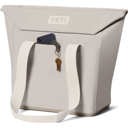 YETI Daytrip 20 L Insulated Tote Bag 2