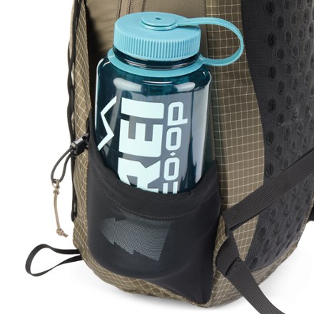 Arc'teryx Aerios 18 Pack Water bottle pocket (Water bottle sold separately)