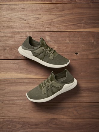 OluKai Holo Shoes - Men's 5