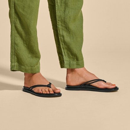 OluKai 'Aka Flip-Flops - Women's 5