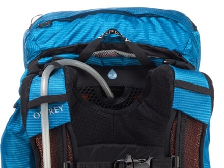 Osprey Exos 58 Pack - Men's Hydration port & tube routing