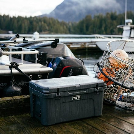 YETI 20 Cans Hard Sided Cooler, Navy Blue