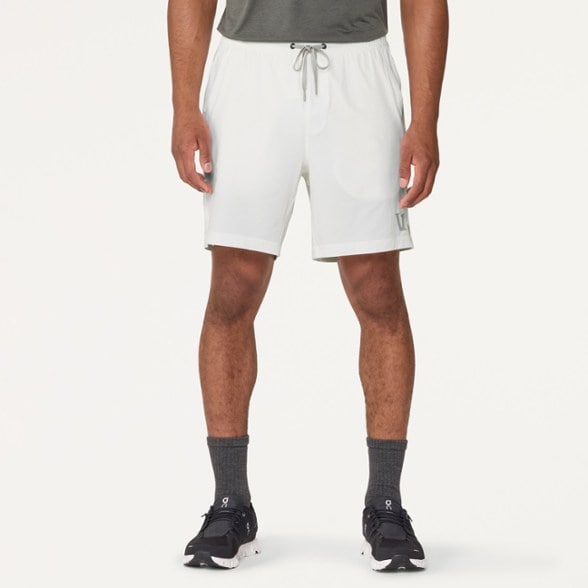 Model info: Height: 6'0" | Waist: 32" | Inseam: 32" | Wearing size: M