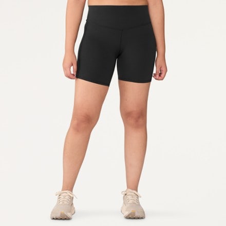Vuori AllTheForm 6" Pocket Shorts - Women's 1