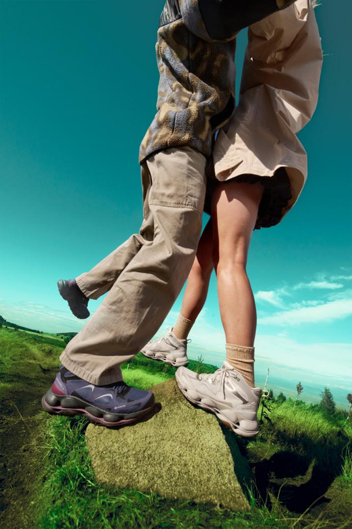 Location Image for SpeedARC Matis Mid GTX Hiking Sneakers - Women's