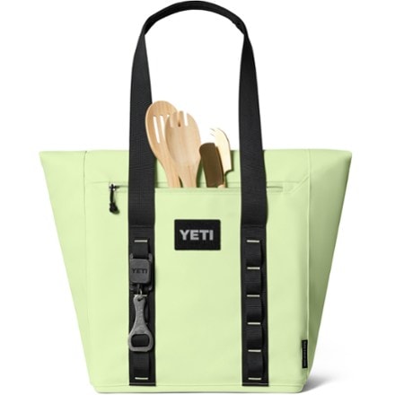 YETI Daytrip 20 L Insulated Tote Bag 5
