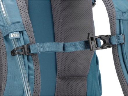 REI Co-op Trail 25 Pack Tube routing (reservoir not included)