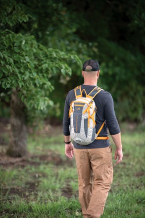 ALPS Mountaineering Hydro Trail 15 Pack 1