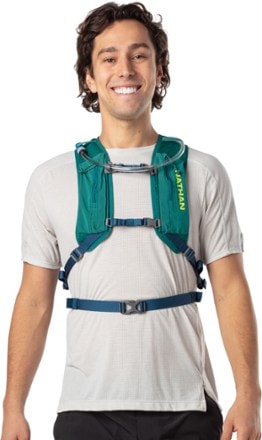 Nathan Crossover 10 L Hydration Vest 4