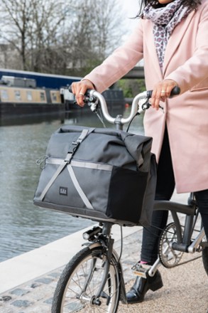 Borough Roll Top Bag Medium | Brompton Bicycle USA