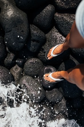 OluKai 'Ohana Flip-Flops - Women's 4