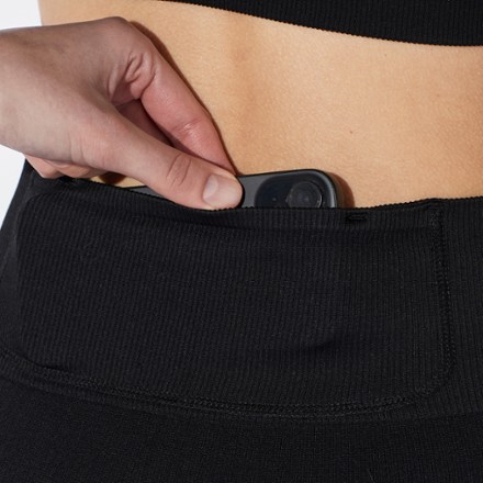 CIRCLE Keep The Flow Shorts 2.0 - Women's 6