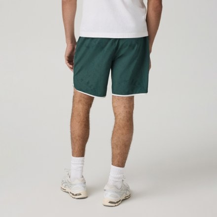 Vuori Banks Shorts - Men's 7" Inseam 2