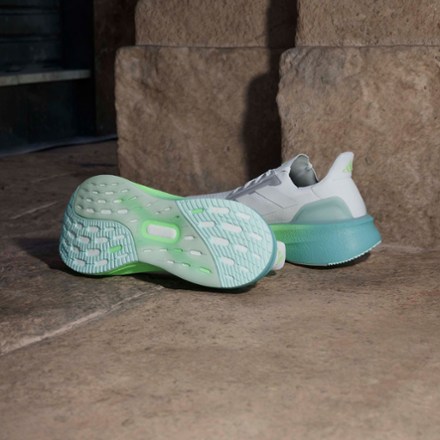 Location Image of color Ftwr White/Dash Grey/Lime