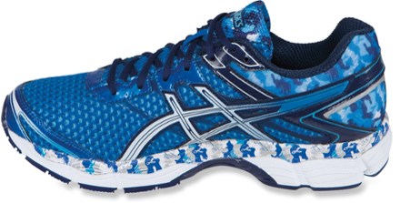 Instep detail (Aqua/White/Blue Ribbon)