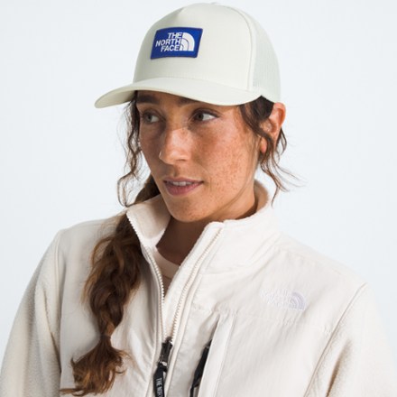 On Body Image of color White Dune/Tnf Blue