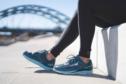 altra viho road running shoes