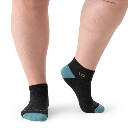 Wide Open Solid Cushioned No-Show Socks - Women's 6