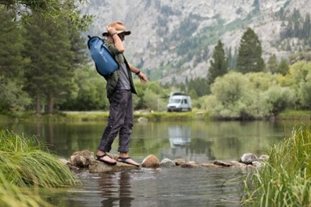 LifeStraw Peak Series Gravity Water Filter System with Safe Water Storage - 8L + 8L 2