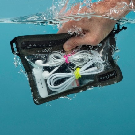 Nite Ize RunOff Waterproof Pocket 7