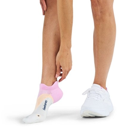 Feetures Elite Light Cushion No Show Tab Socks 1