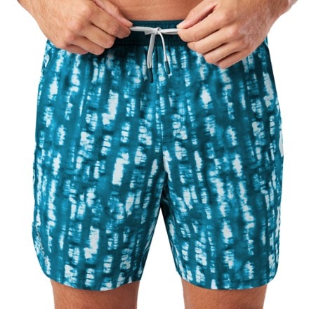 Nathan Printed Essential 7" Shorts 2.0 - Men's 5