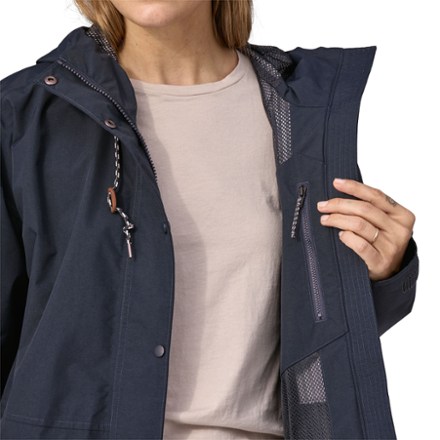 Patagonia Outdoor Everyday Rain Jacket - Women's Pocket detail