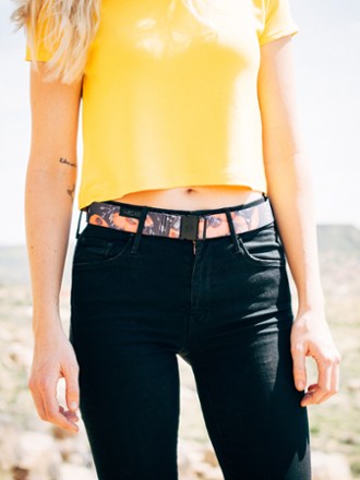 Location Image of color Cantaloupe/Poppies