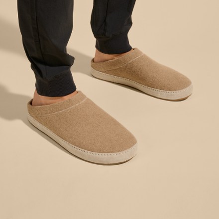 OluKai Hamani Hulu Slippers - Men's 4