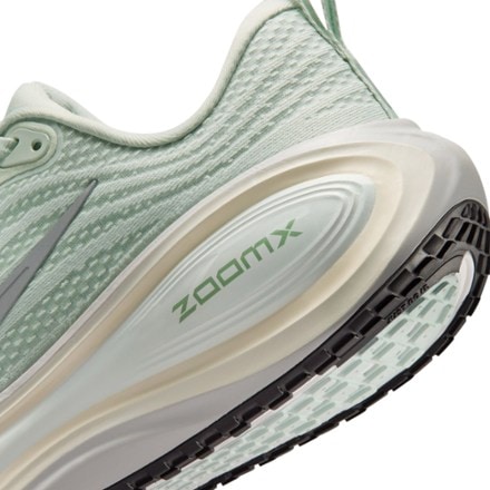 Nike Vomero Plus Road-Running Shoes - Women's 6
