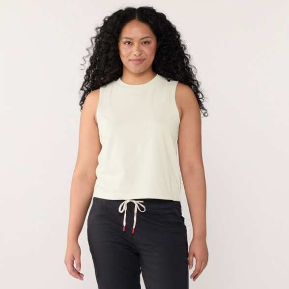 Model info: Height: 5'9" | Chest: 32b | Waist: 30 | Wearing size: M