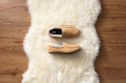 OluKai Ku'una Slippers - Women's 4