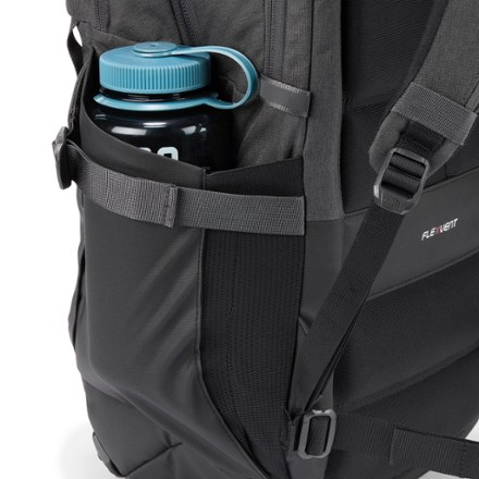 The North Face Recon Pack - Men's Water bottle pocket (Water bottle sold separately)