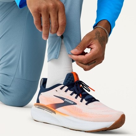 Brooks Dash Pants - Men's 4