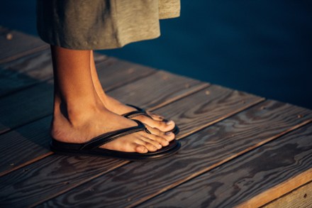 Rei olukai flip flops store
