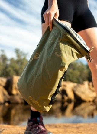 trash bag backpack rain cover IIUIKOO10 Pack Waterproof Disposable Elastic Covers for 15L-40L Backpacks, Hiking Camping Travel Cycling Emergency Raincoat Protector : Sports & Outdoors Deluge Waterproof Backpack Rain Cover Rain Cover + Waste Pocket