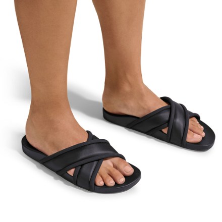 OluKai Ani Sandals - Women's 5