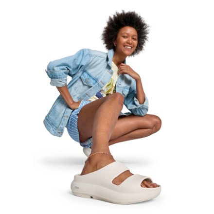 OOFOS OOyea Slide Sandals - Women's 7