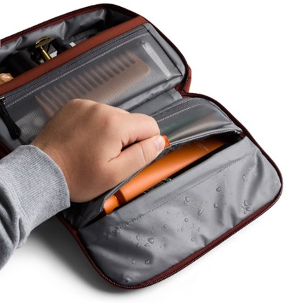 Bellroy Hanging Toiletry Kit Plus (Neceser de Viaje Colgante de 8 litros) - Clay