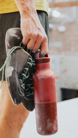 Location Image for Rise Classic Insulated Water Bottle with Arch Loop Cap - 20 fl. oz.