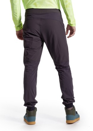 PEARL iZUMi Elevate Bike Pants - Men's 2