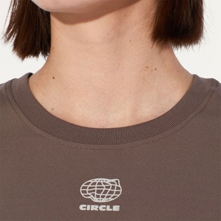 CIRCLE Smooth Operator Crop T-Shirt 2.0 - Women's 7