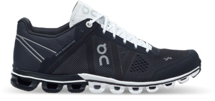 cloud tennis shoes womens